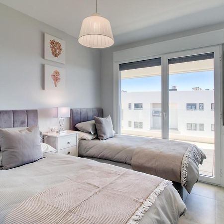 Newly Constructed 2 Bed Apartment With Sea Views Касарес Екстериор снимка