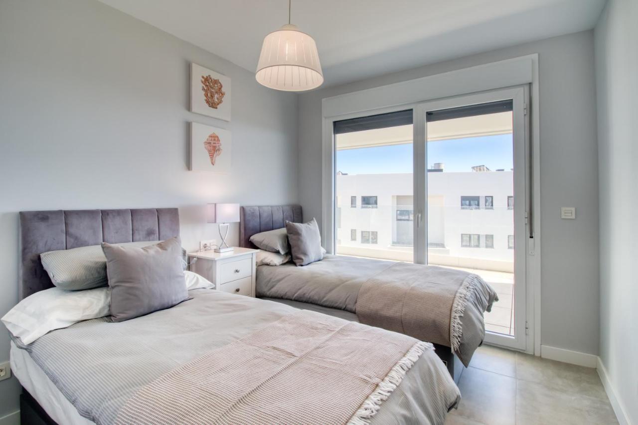 Newly Constructed 2 Bed Apartment With Sea Views Касарес Екстериор снимка